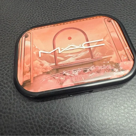 MAC Connect In Colour Eyeshadow Palette Embedded In Burgundy - Picture 5 of 5